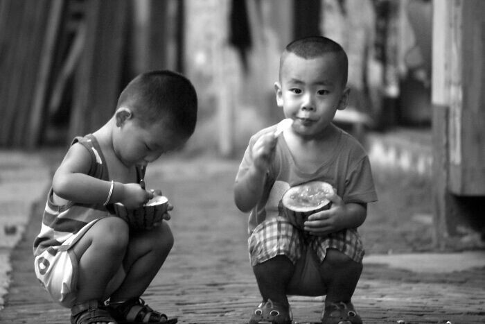 21. Дети на улице в Китае. Фотограф - Robin Marsupilami