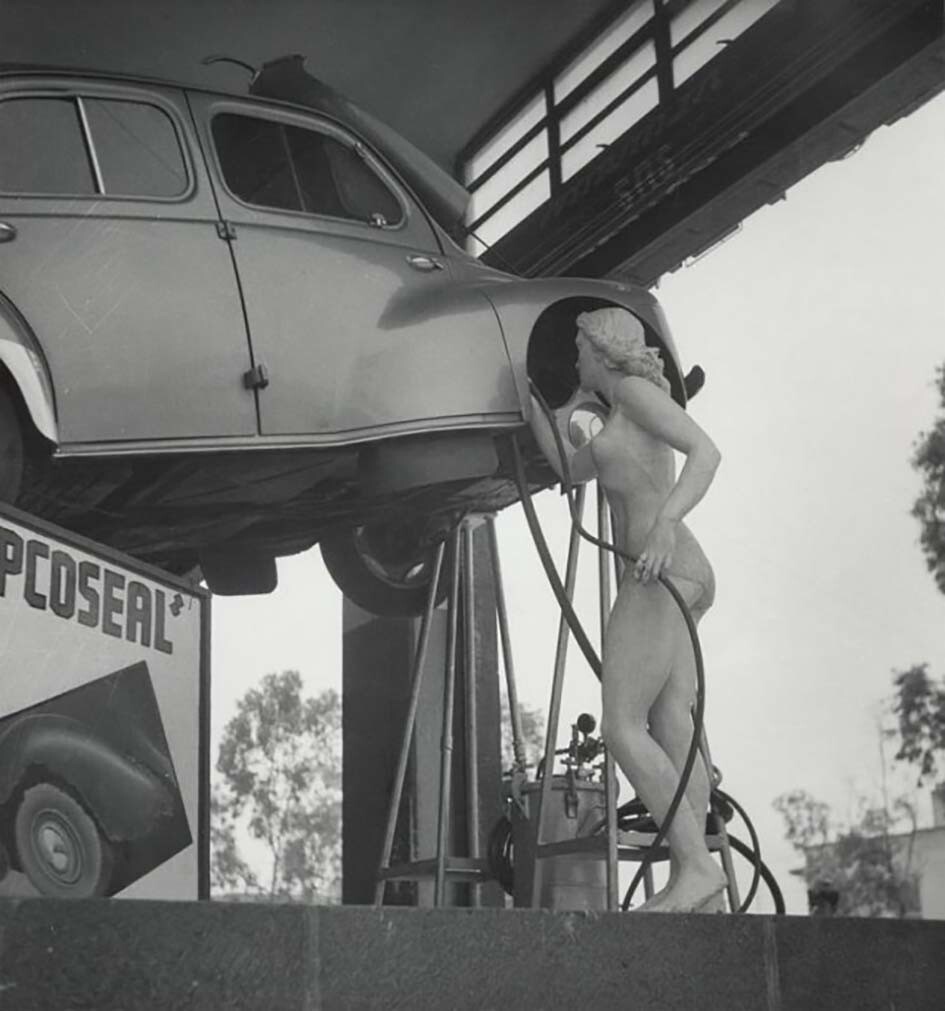 Авторемонтная мастерская. Мексика, 1950-е годы. Фотограф Лола Алварес Браво