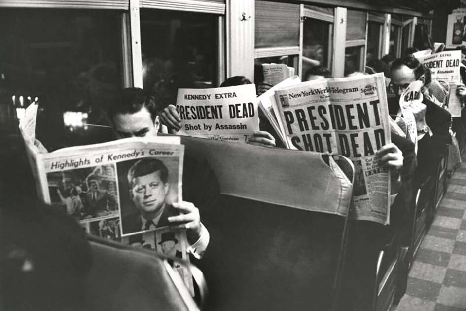 Стэмфордская электричка в день убийства Кеннеди,1963 год. Фотограф Карл Майданс