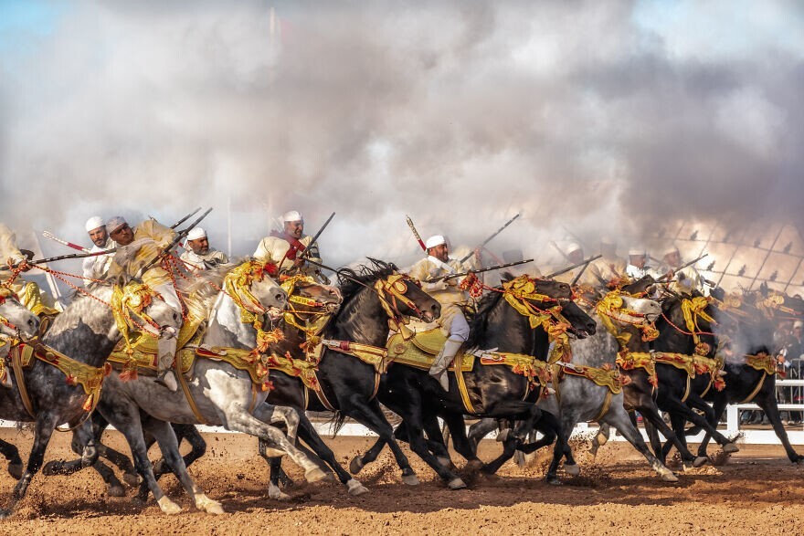 26. Тбурида - конное представление в Марокко. Фотограф - Raul Cacho Oses