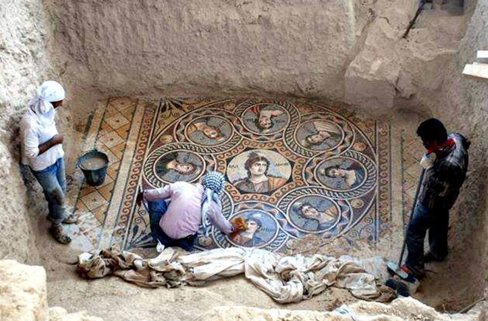 4. Археологи раскопали 2200-летнюю древнегреческую мозаику в городе Зеугма, Турция