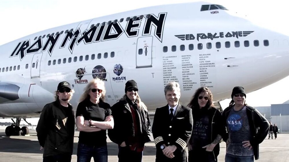1. Iron Maiden на гастроли отправляются только с личным пилотом