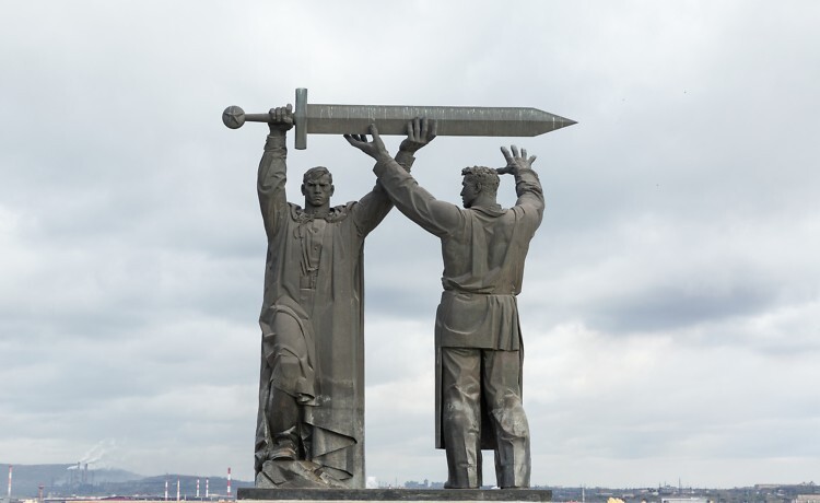 В Рязани металлоприёмщики поставили страшно красивый памятник