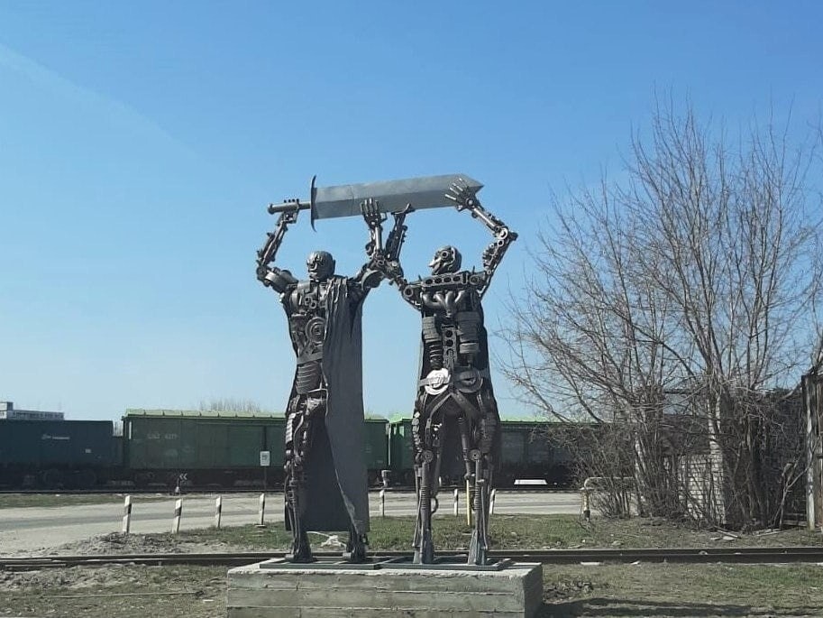 В Рязани металлоприёмщики поставили страшно красивый памятник