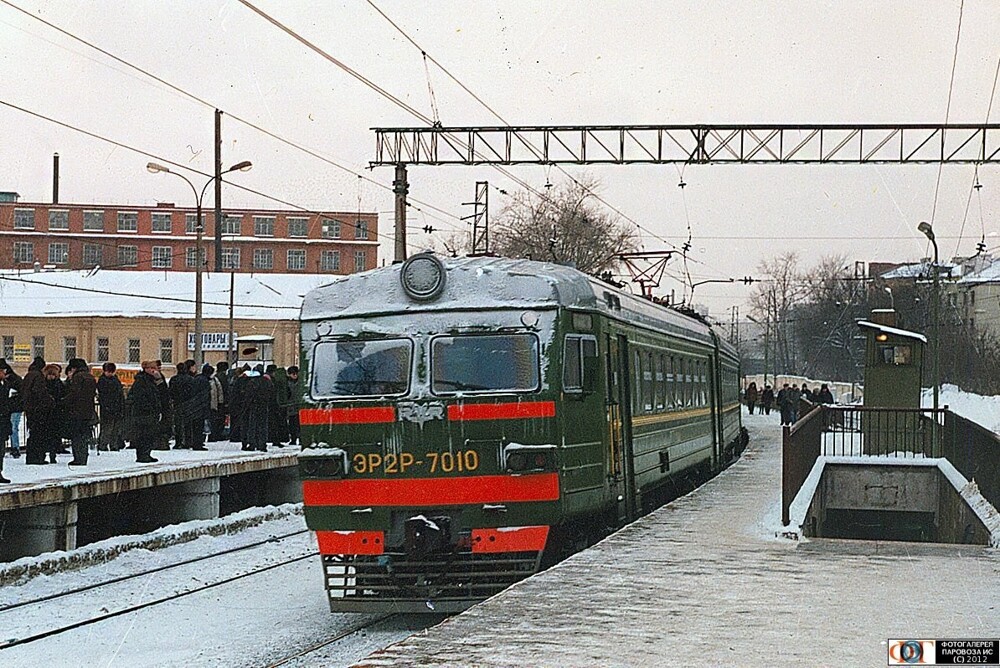 Платформа Серп и Молот. Москва, 1998 год.