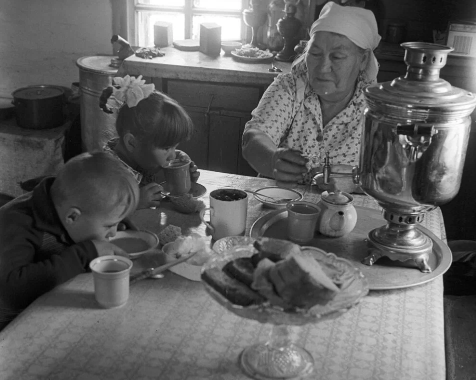 Внуки в гостях у бабушки, 1973 год
