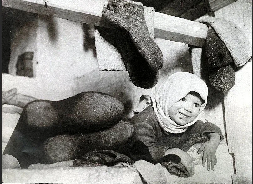 Девочка на печи, 1928 год