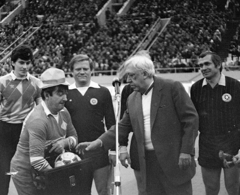 Георгий Вицин, Юрий Никулин и  Ринат Дасаев на матче «Спартак-Динамо» в Москве, 1987 год