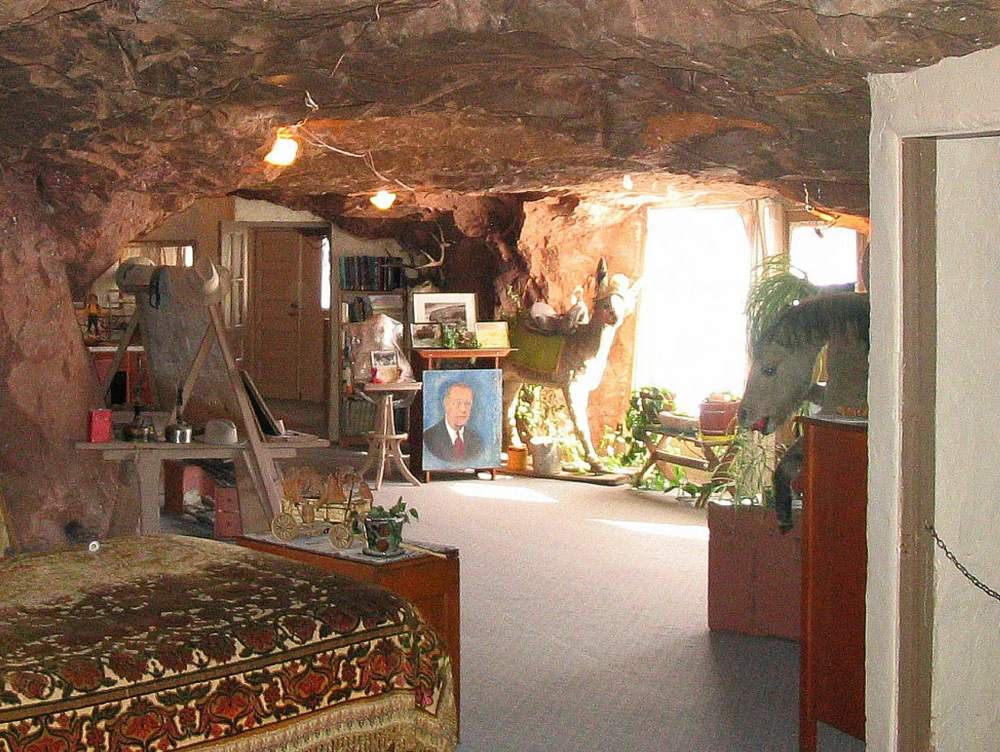 "Дыра в скале" – легендарный пещерный дом