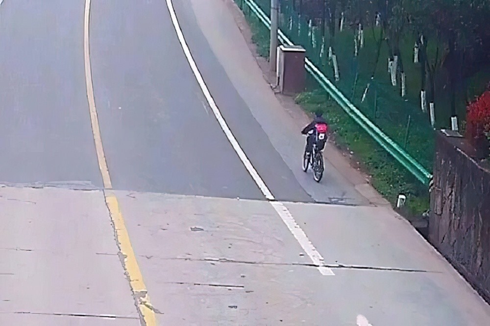 11-летний мальчик поссорился с матерью, сел на велосипед и проехал 130 км