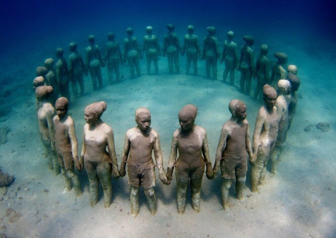 14. Памятник в память детей, погибших во время африканской работорговли. Подводный музей Тарханкута