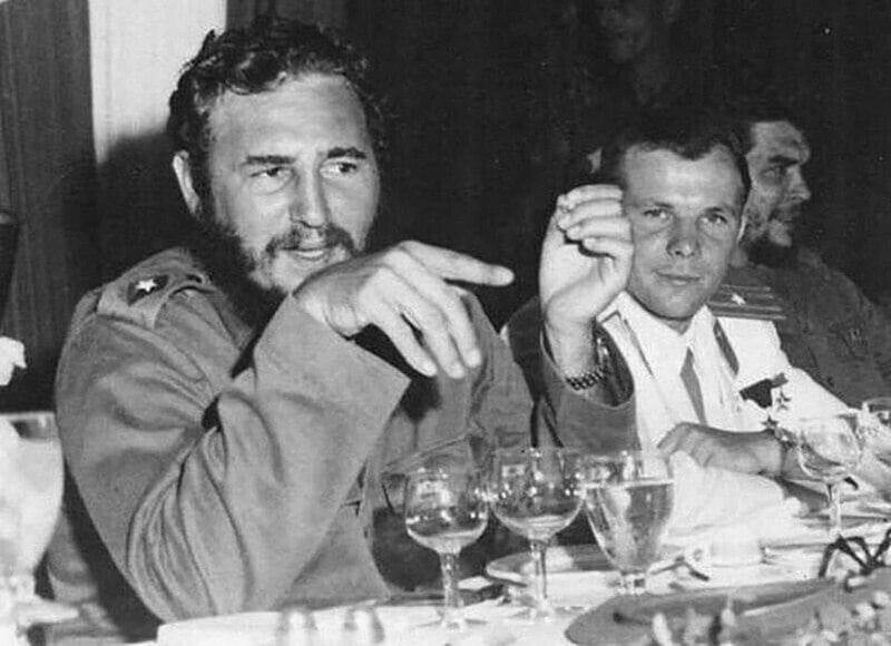 Фидeль Каcтро, Че Гeвара, и приглашенный Юрий Гагaрин. Рeспублика Куба, 1961 год