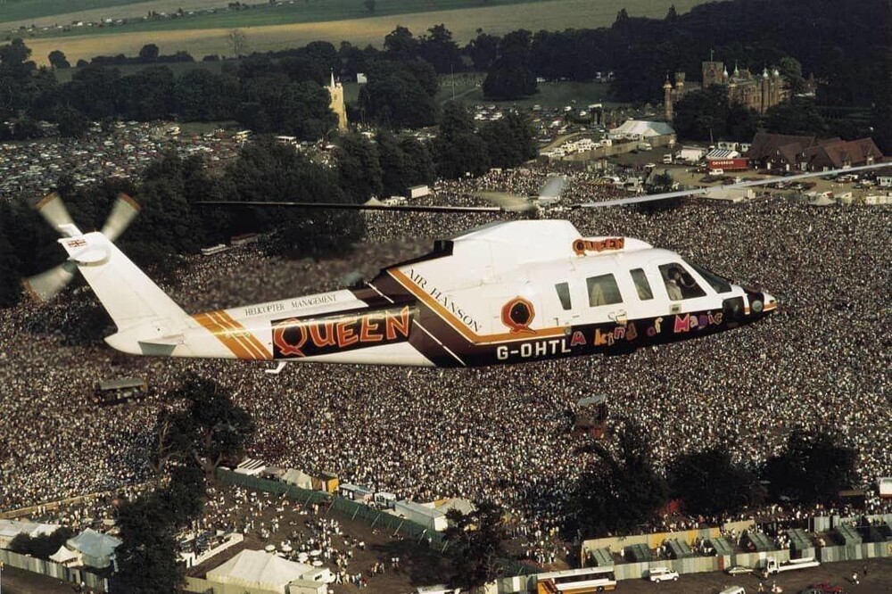 Queen на вертолёте Sikorsky S-76A садятся в Небуорт-парк, где группа даст последний концерт при жизни Фредди Меркьюри. Англия, 9 августа 1986 года