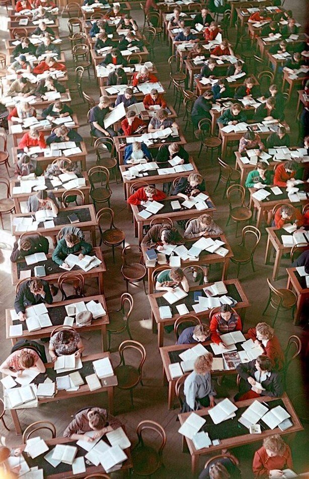 Студенты в библиотеке Томского университета, Томск, СССР, 1956 год