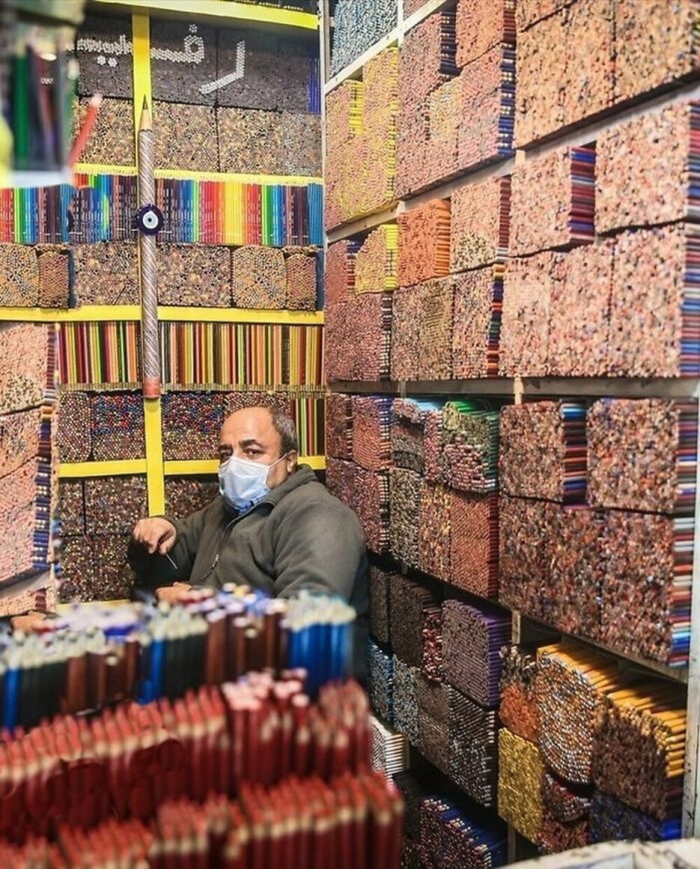 20. Магазин цветных карандашей в Тегеране, Иран. 1990 год