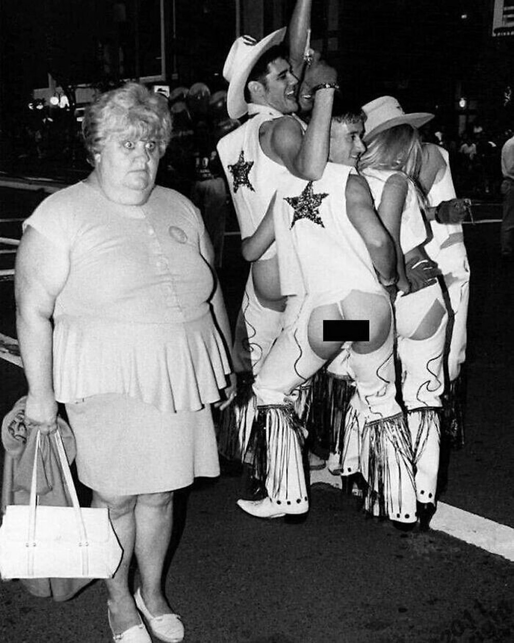 10. Ошеломленная прохожая на ежегодном Сиднейском гей-параде в честь Марди Гра, 1994 год