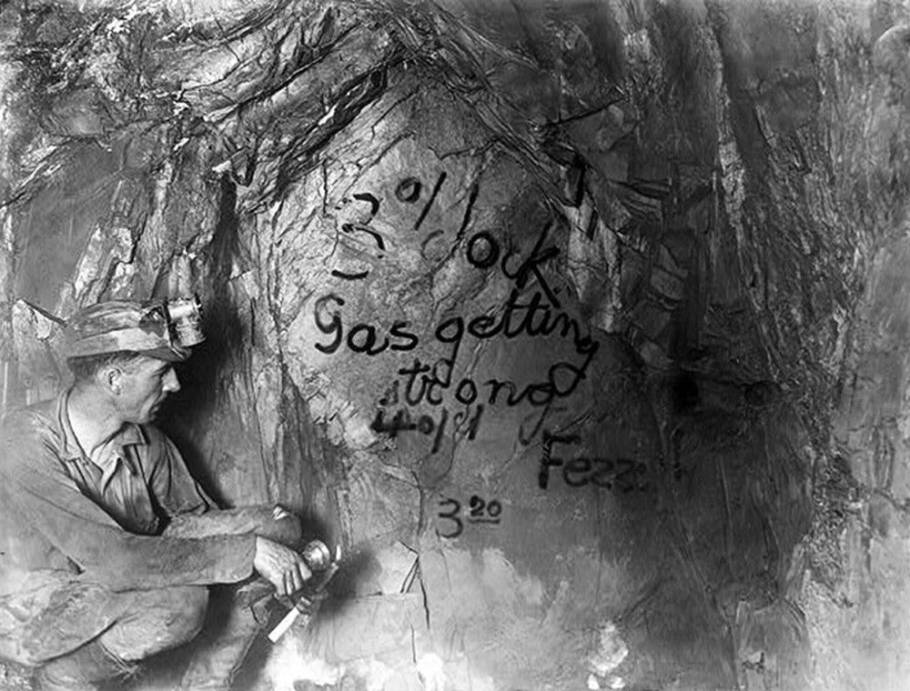 24. Последнее сообщение, оставленное 47 шахтерами, погребенными в шахте Аргонавт в Калифорнии: «3 часа, газ усиливается»