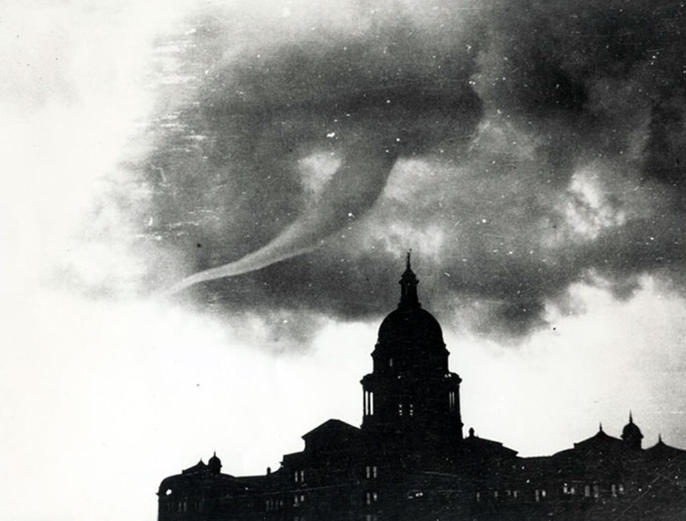 19. Торнадо над Капитолием в Вашингтоне, май 1922 года