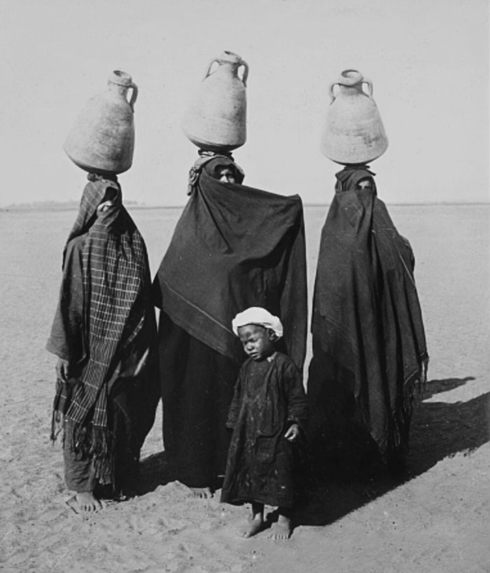 10. Дочери фараона, водоносы. Египет, 1922 год