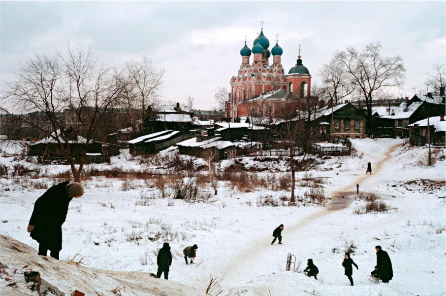 По фотографии так и не скажешь, что это Москва - типичный деревенский пейзаж.