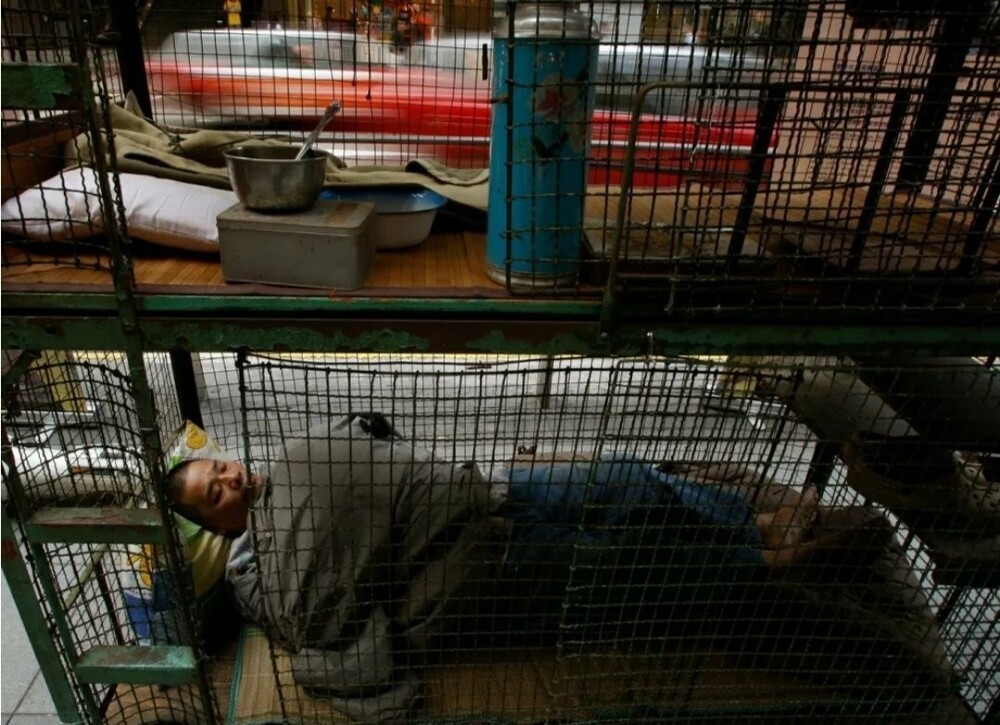 Квартиры-клетки в Гонконге: как люди живут в очень стесненных условиях