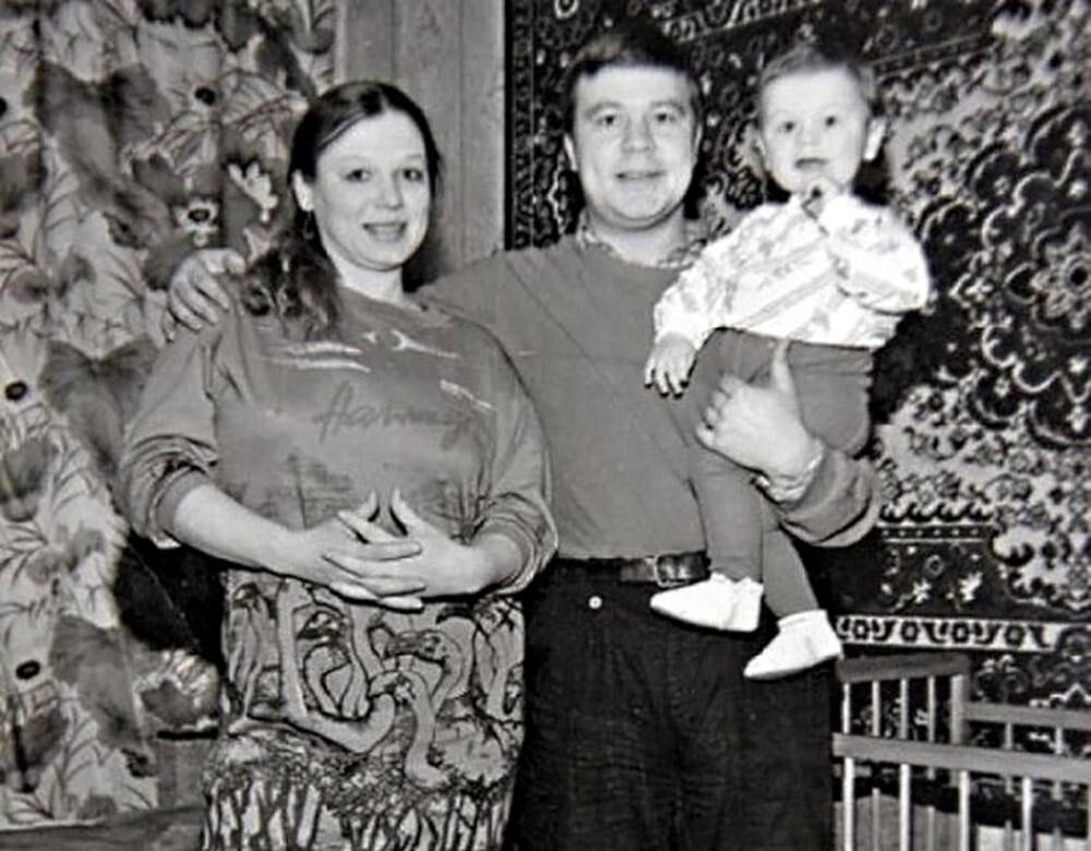 Сергей Селин с супругой Ларисой и сыном Прохором, 1989 год