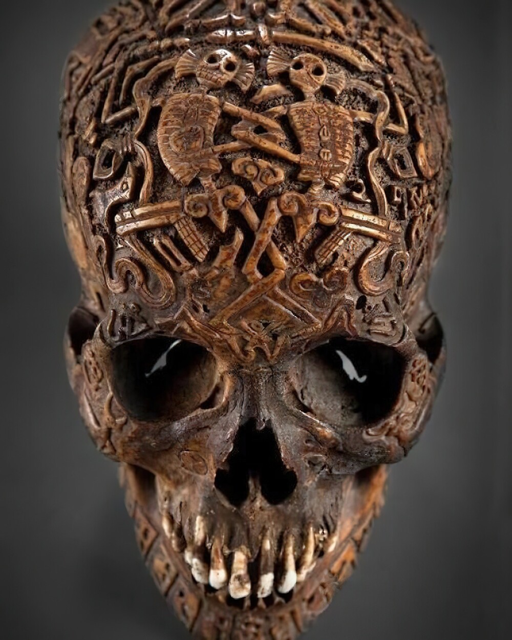 10. 300-летний резной череп из Тибета
