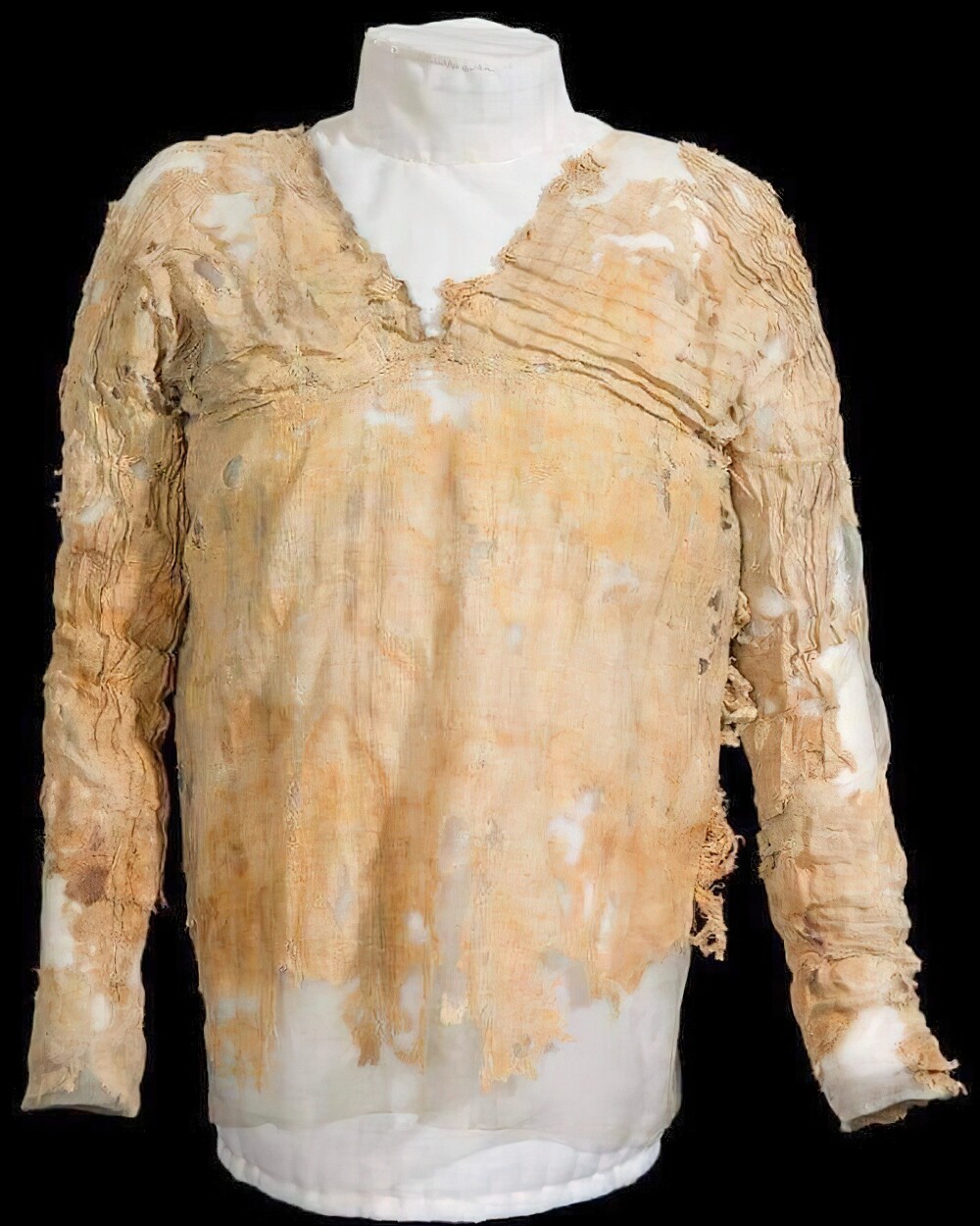 9. Самая древняя тканая одежда в мире. Льняное платье тархан, найденное в 1913 году в Египте. Датируется периодом между 3482 и 3103 годами до нашей эры
