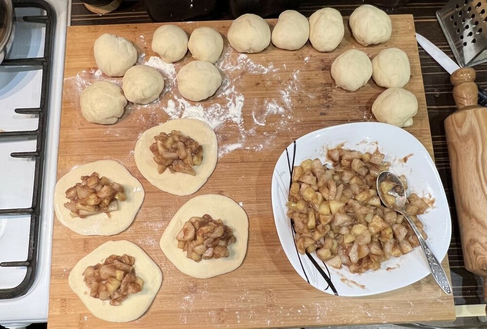 Рецепт любимых пирожков с яблоком и грушей
