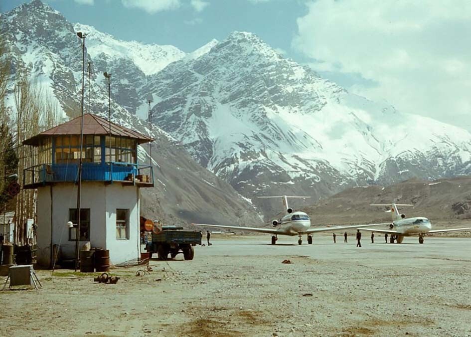 Аэропорт Хорог на юге Таджикской ССР на границе с Афганистаном, 1980-е