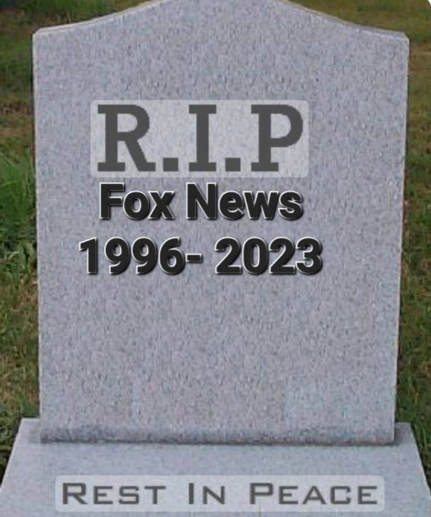 Америка "хоронит" телеканал Fox News, который уволил Такера Карлсона, обвалив акции корпорации на миллиард долларов