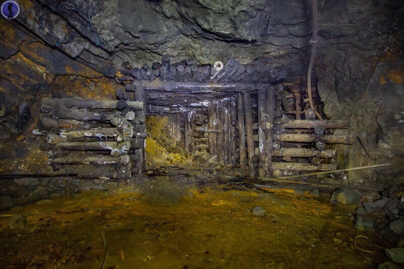 Заброшенная штольня "Анабиоз" с ледяным спуском в недра гигантского рудника
