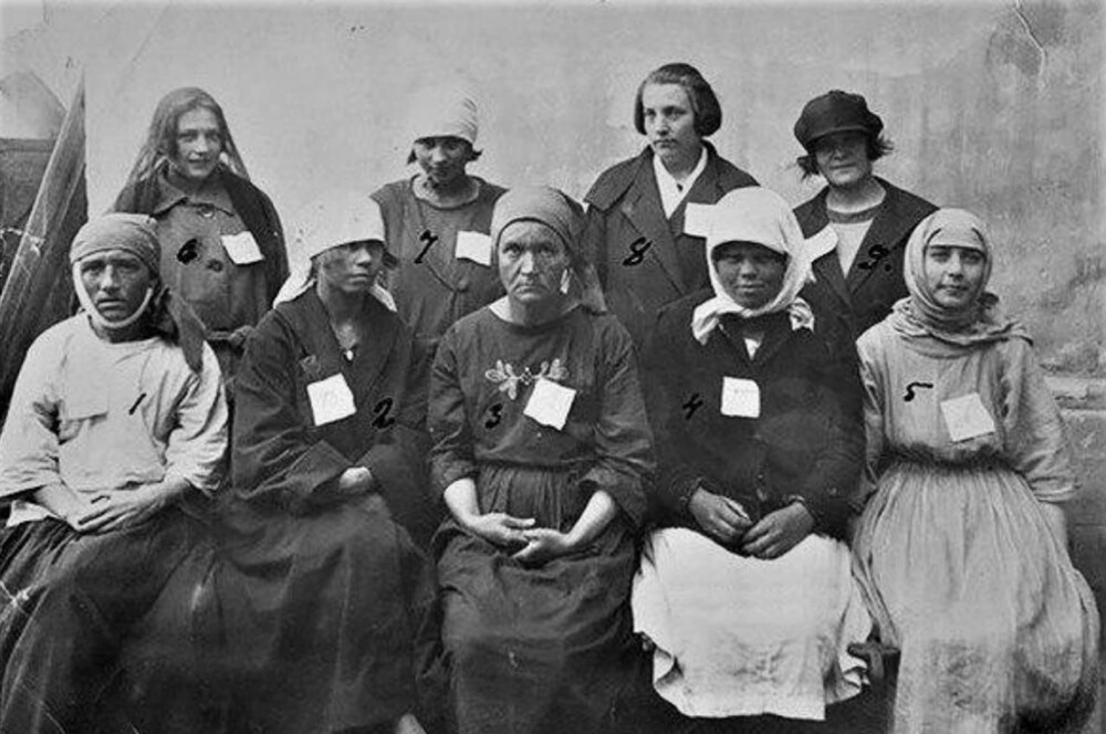 5. Незарегистрированные проститутки, пойманные полицией Нижнего Новгорода на знаменитой ярмарке, 1900-е