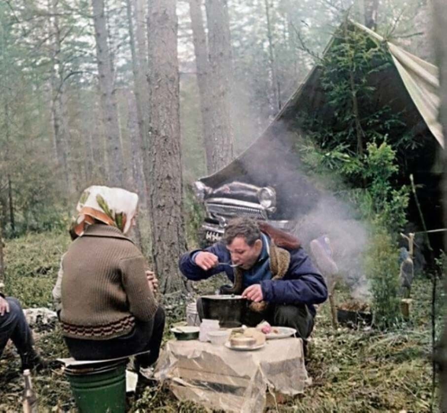 Юрий Гагарин с семьёй на отдыхе