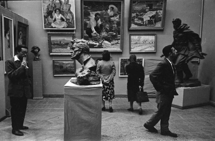 В Национальной Художественной Галерее, Тбилиси, 1958 год