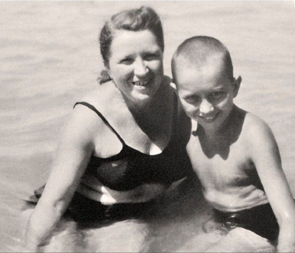 Саша Масляков с мамой