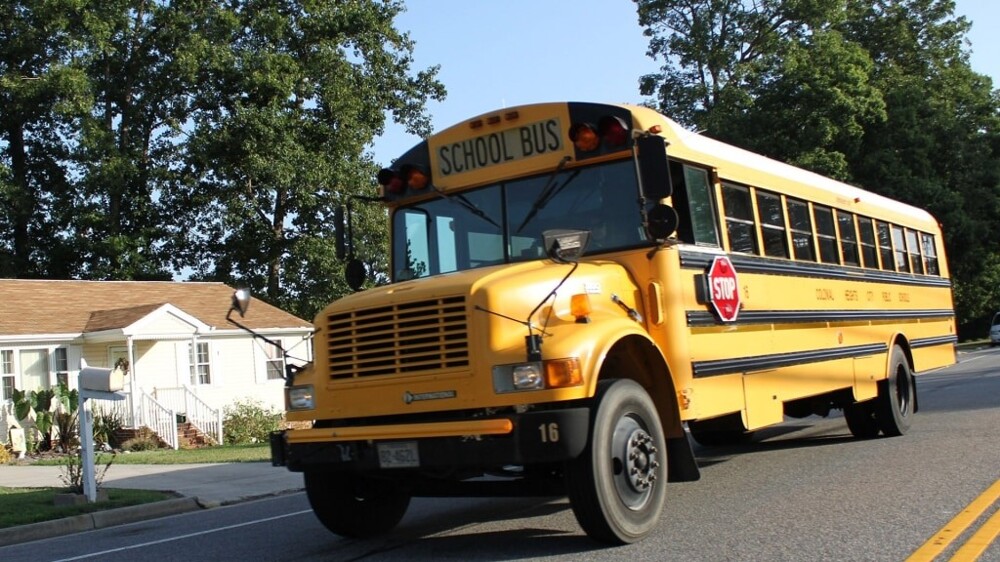 В США школьник смог остановить автобус, водителю которого стало плохо за рулём