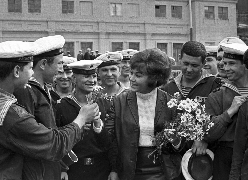 Эдита Пьеха в гостях у моряков Северного флота, 1969 год