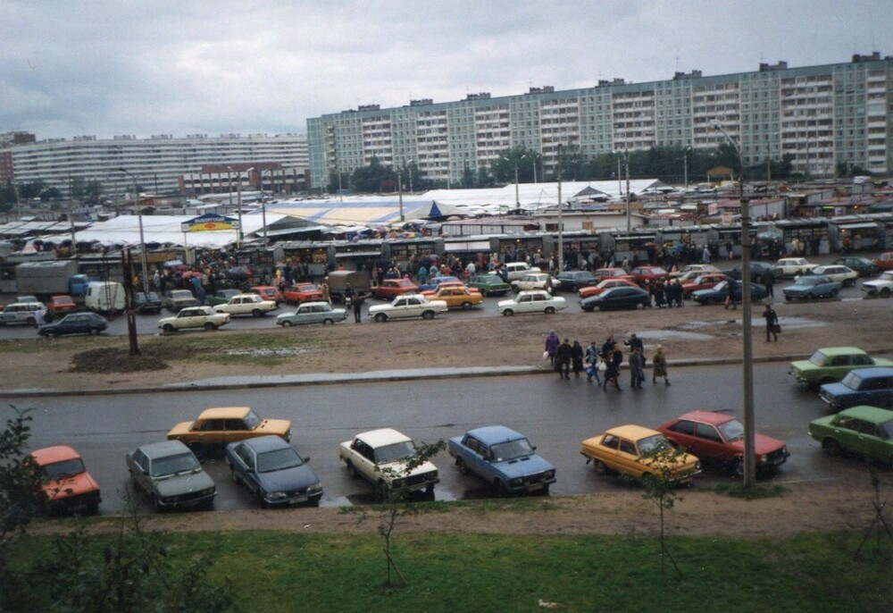 "Выборгский" рынок. Санкт-Петербург, 1995 год.