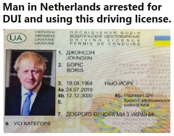 Дорожная полиция Нидерландов задержала гражданина в состоянии алкогольного опьянения. При нем оказались поддельные водительские права. Вот они.