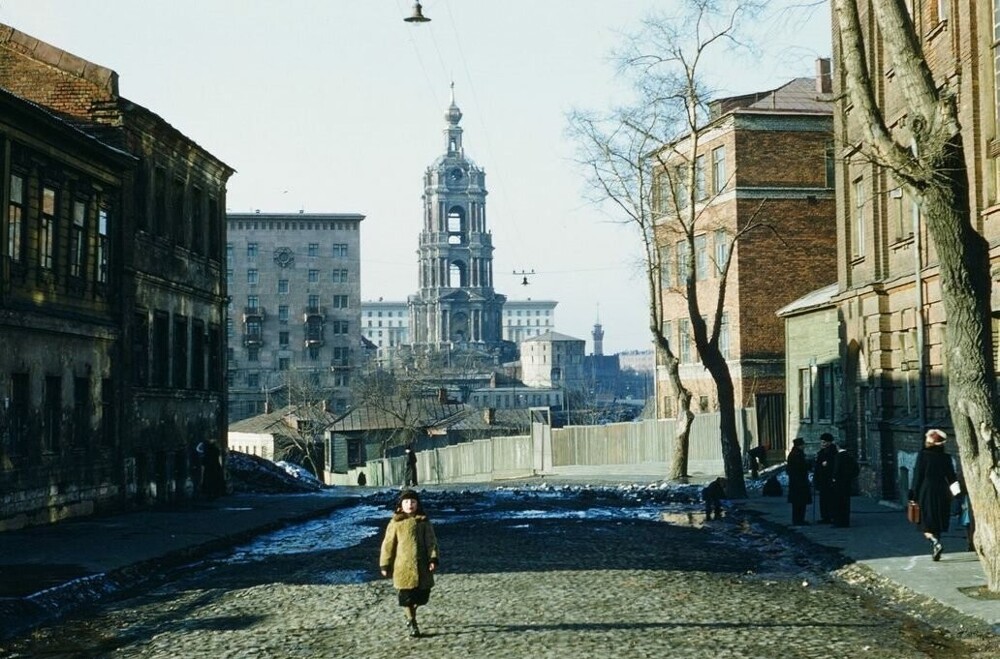 11. Вид на Крутицкую улицу, 1954