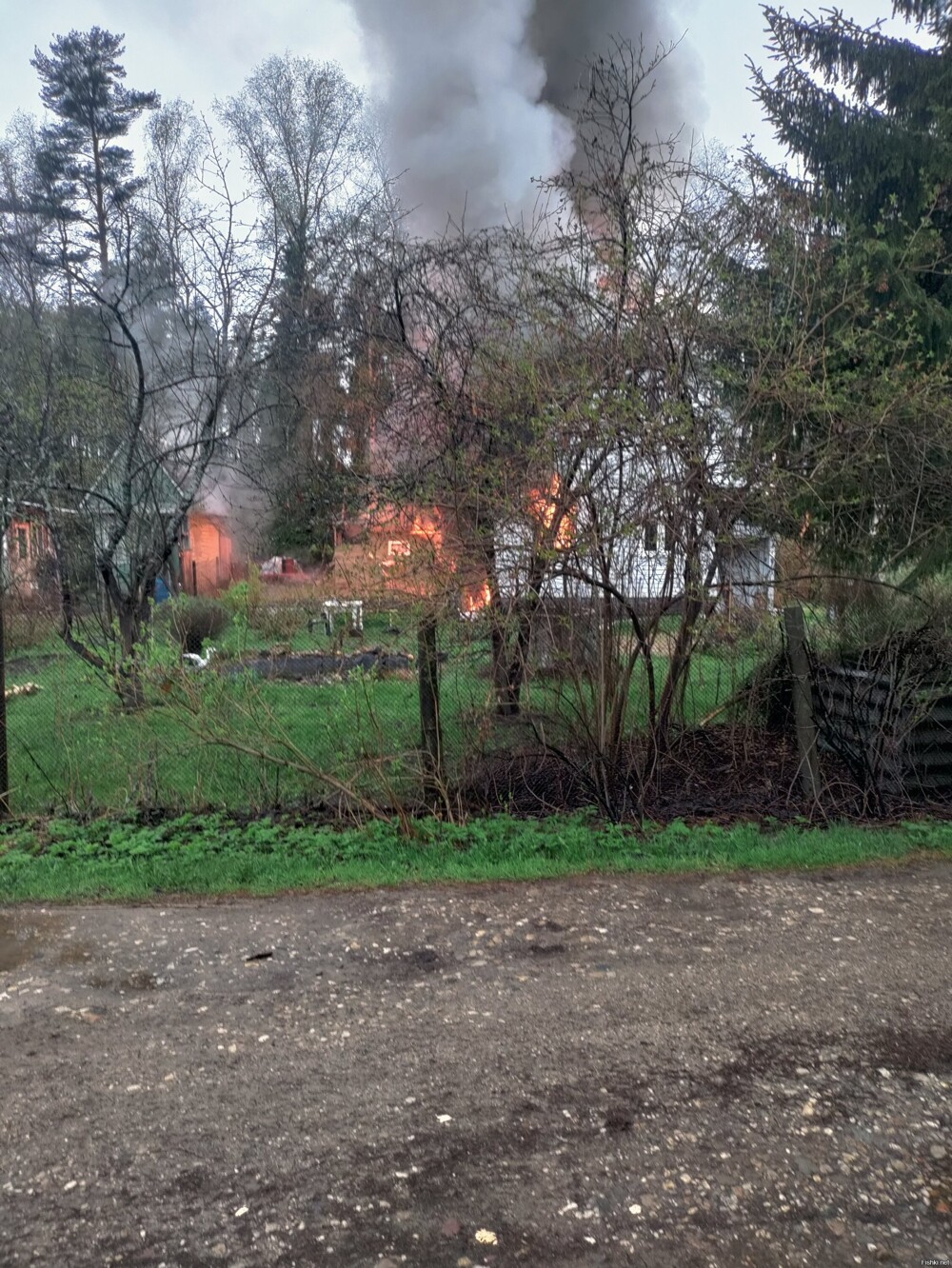 Вчера у соседей напротив сгорела дача