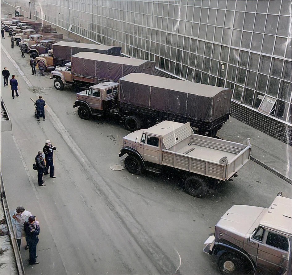 Выставка автомобилей на ЗиЛе по случаю визита на завод Л.И. Брежнева, 30 апреля 1976 года