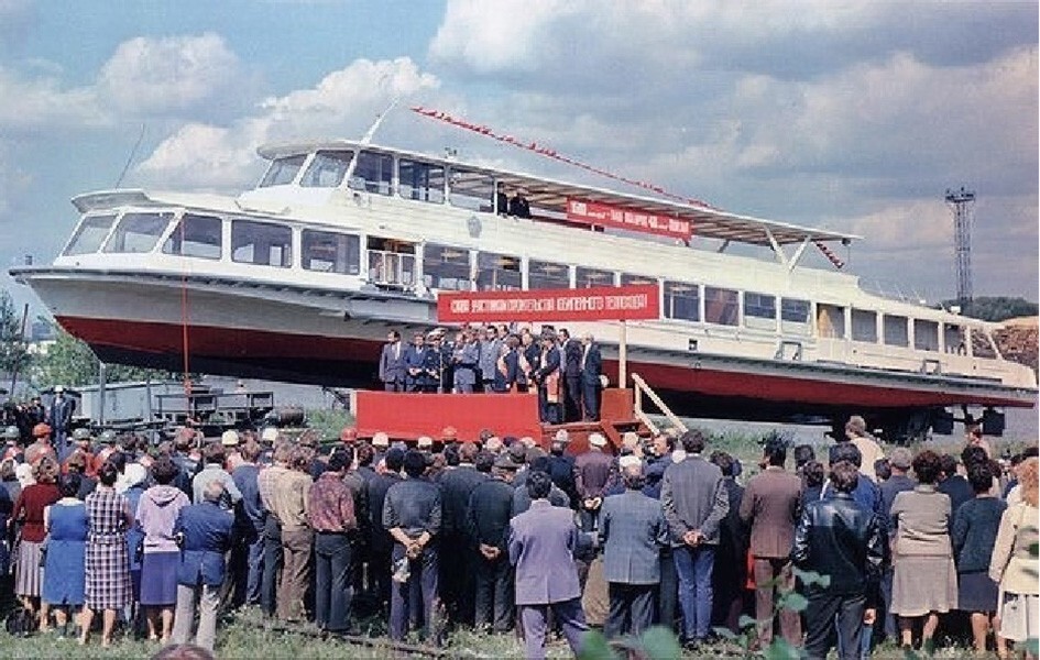 Торжественный спуск на воду 1500-го теплохода — "Москва-150" 1984 год