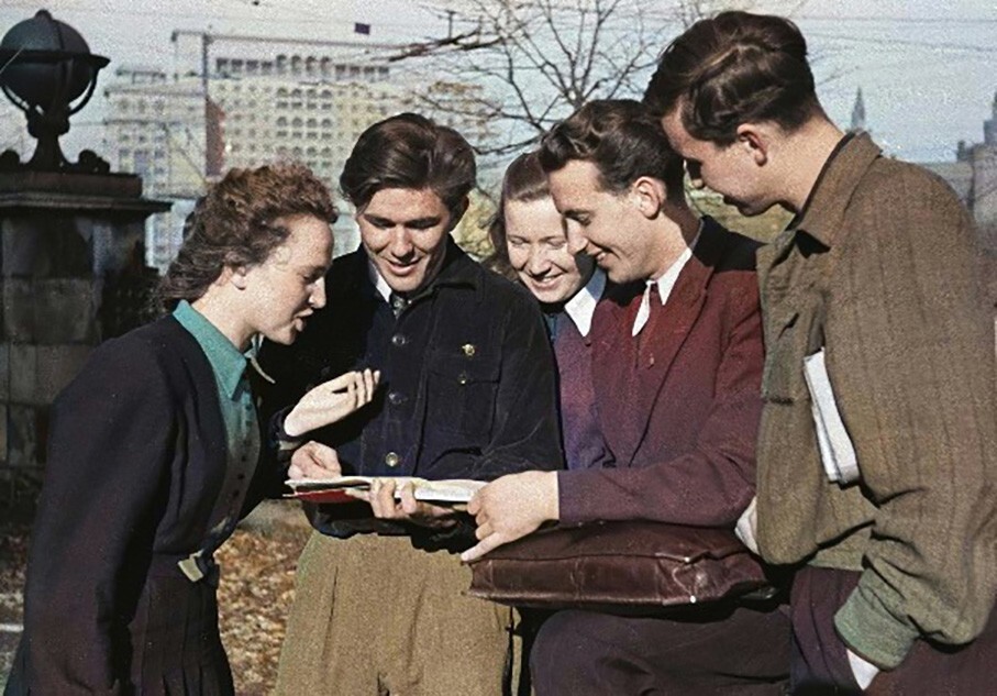 Первокурсники факультета Филологии МГУ.  27 марта 1951 года, Москва