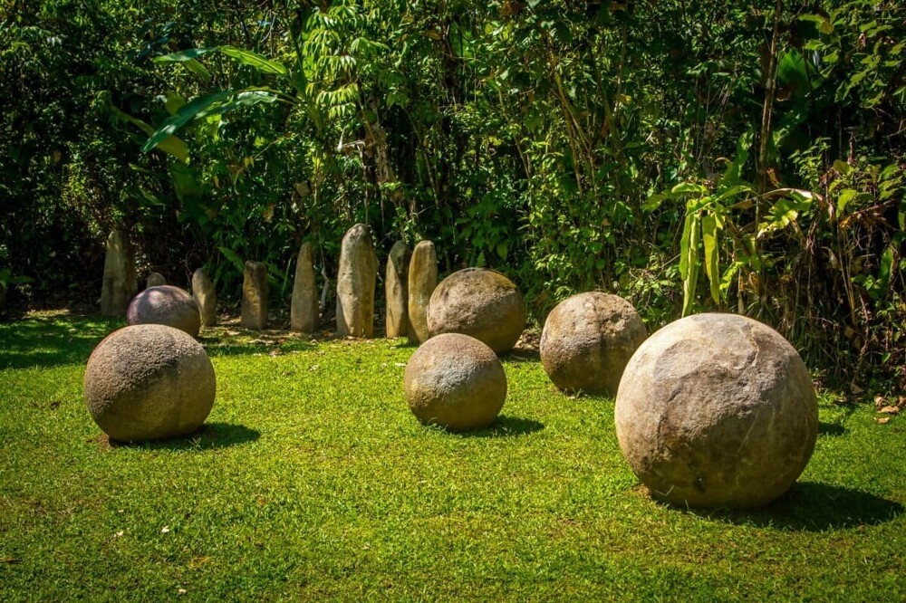 1. Каменные шары Коста-Рики