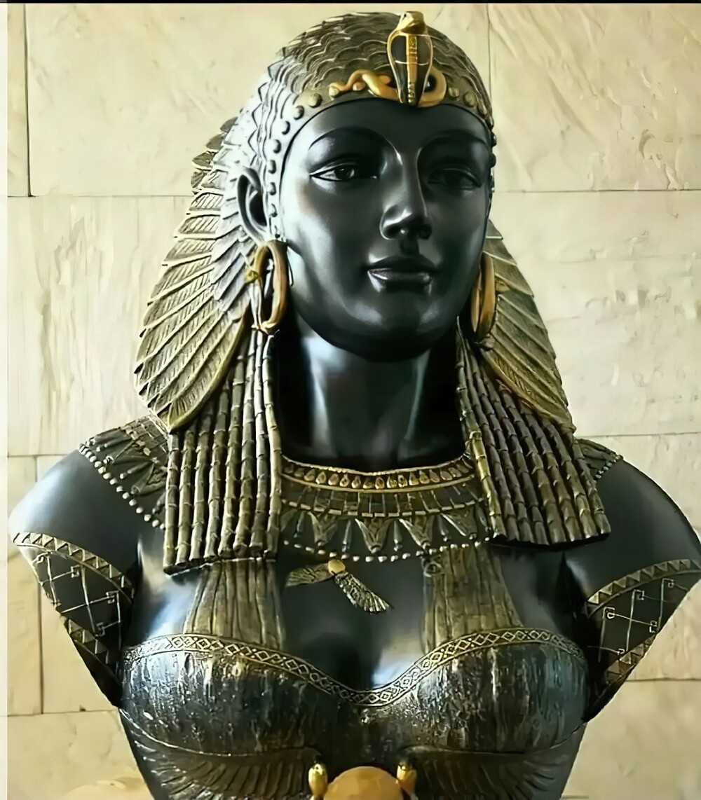 7. В возрасте 17 лет Клеопатра стала царицей Египта и правила до 39 лет