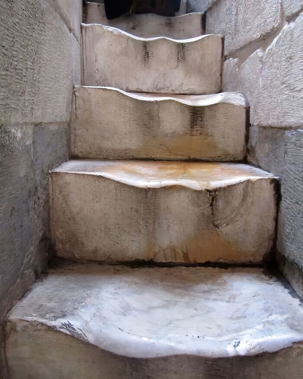 22. Мраморная лестница Пизанской башни