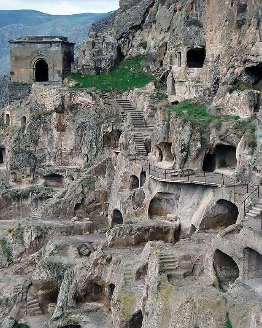 6. Пещерный город Вардзия в Грузии
