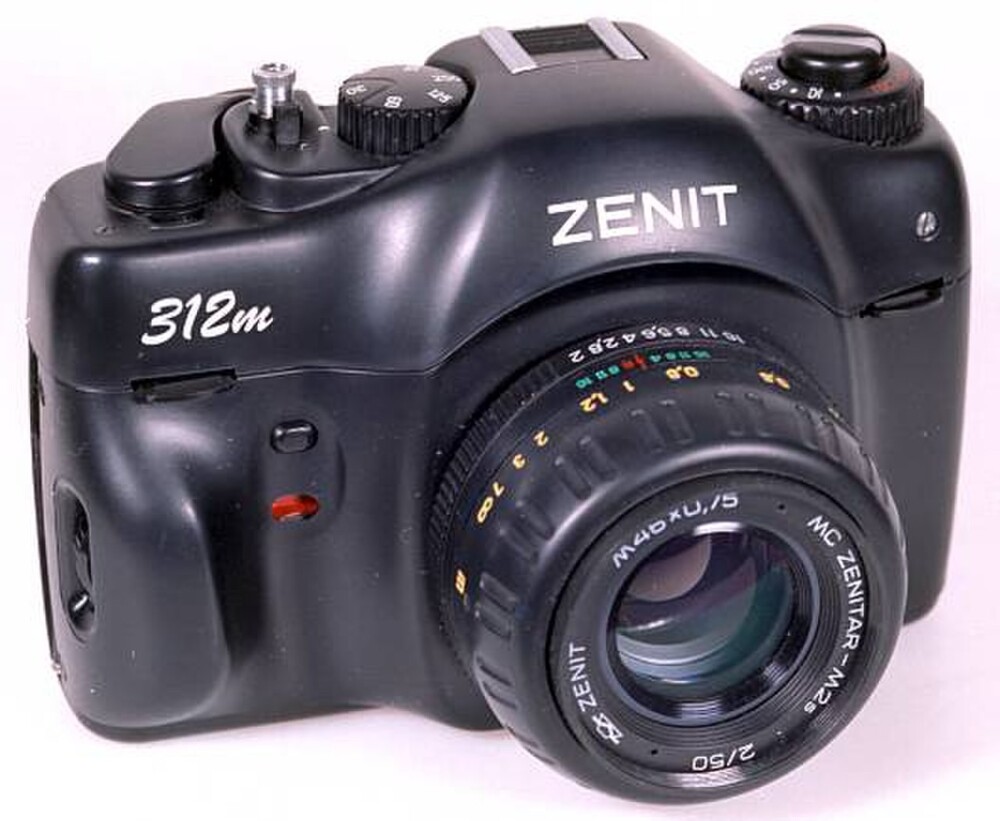 Зени́т-312m  российский малоформатный зеркальный фотоаппарат с полуавтоматической установкой экспозиции. Производился с 1999 года.